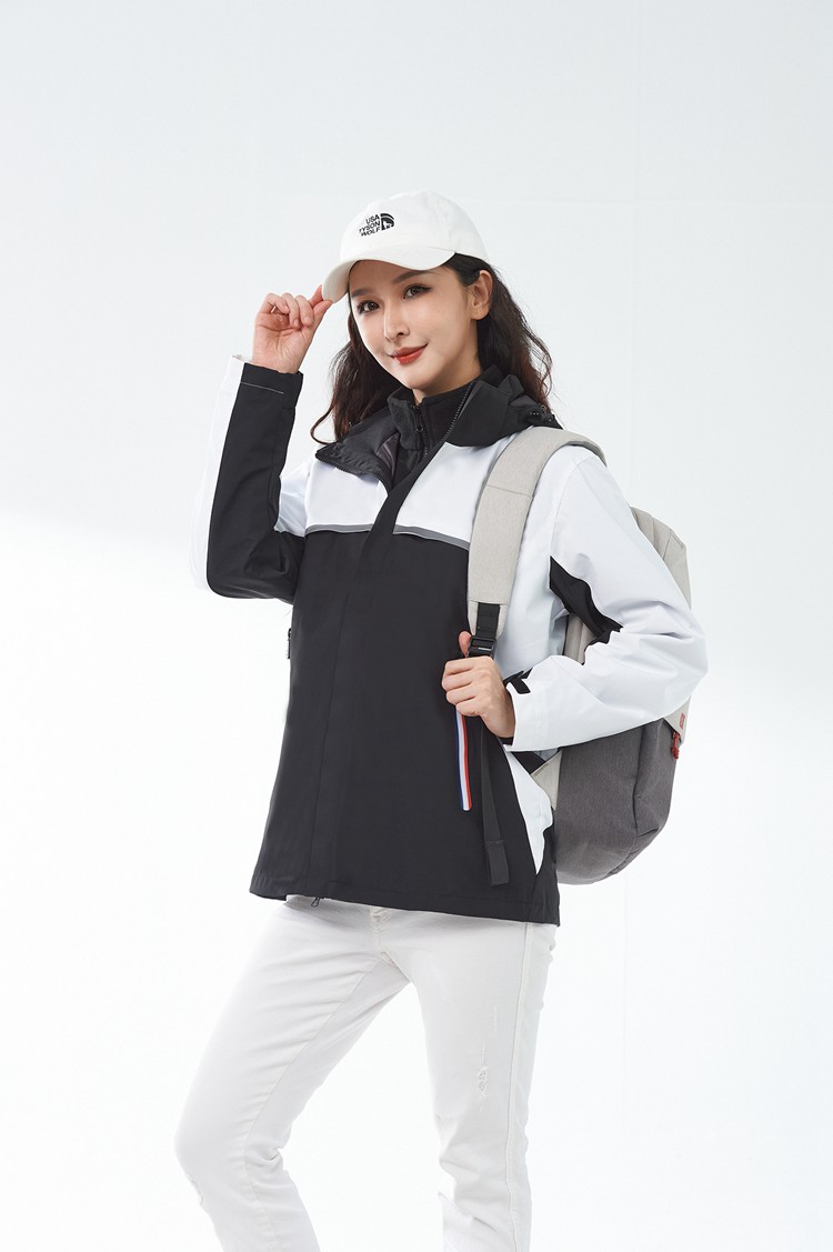 女款同款沖鋒衣模特展示 女款同款沖鋒衣模特展示