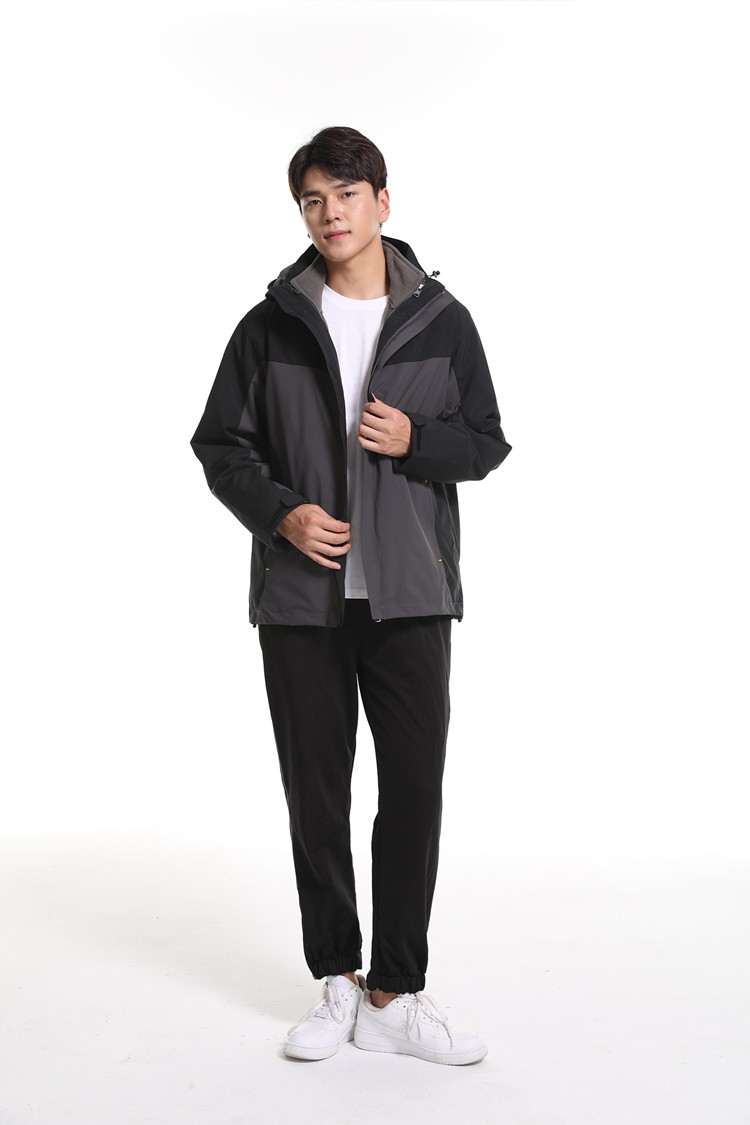 男生沖鋒衣模特展示 男生沖鋒衣模特展示